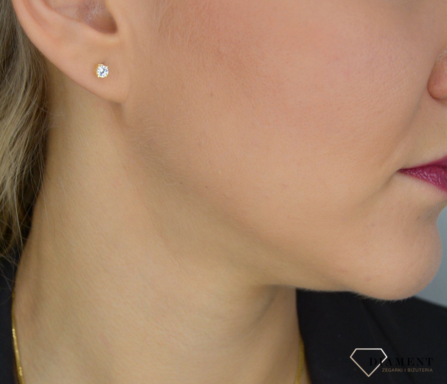 Złote kolczyki przy uchu 585 oprawiona cyrkonia KL 9393 585.jpg